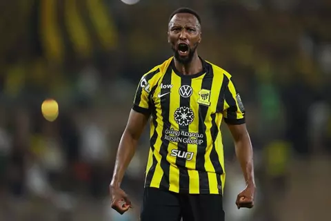 "النمر يبقى نمر".. اتحاد جدة يعلن تمديد عقد حسن كادش رسميا